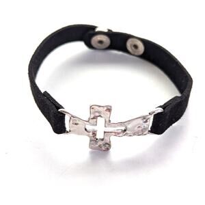 Silver Tone Hammered Cross Goth Grunge Christian Black Velvet Snap Bracelet